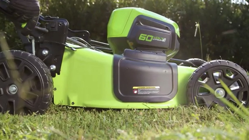 Tagliaerba a batteria da 60 V con motore brushless