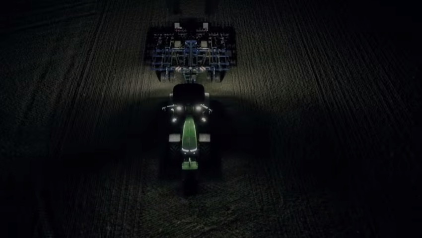 John Deere: nuovi trattori serie 7R e 8R
